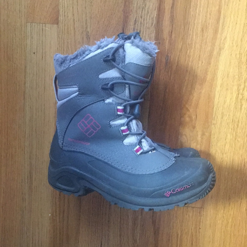 Columbia girls waterproof fur lined snow boots. Plenty of life left.